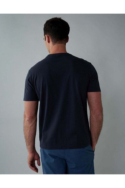 AMERICAN EAGLE تي شيرت بشعار AE