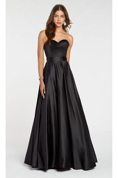 BERFUĞ KIRAN SİYAH STRAPLEZ GENİŞ ETEKLİ SATEN UZUN ABİYE