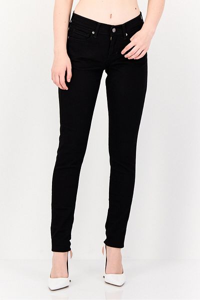 Levi's Women Curvy Fit Solid Stretchable Chino Pants, Black