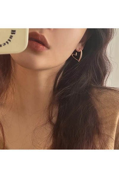 So Iconic 1 Pair Gold Color Heart Shaped Earrings