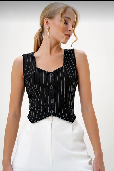 Safgiyim44 Kalp Yaka Çizgi Ve Düğme Detaylı Yelek Siyah