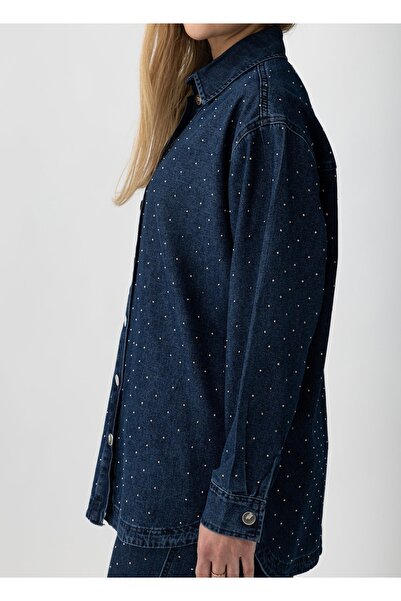 Suede Style 5696 - Зручний та елегантний комплект жіночих брюк та сорочки з розсипом камінців