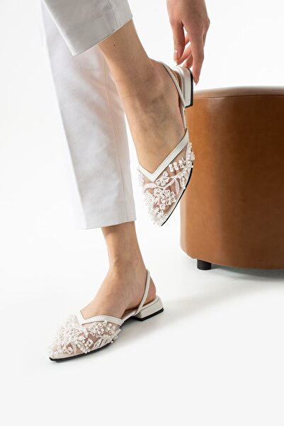 Hepici File Üstüne Dantel İşlemeli Pullu Alçak Topuk Jurdan Altlı Arkası Lastik Detay Sivri Burun Ayakkabı