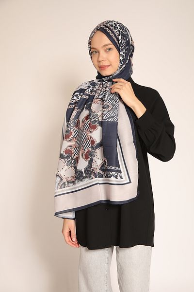 Dia Vela Soft Shawl with Chain Pattern in Navy Blue and Cream Tones