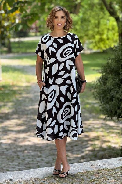 Nevin Kaya Moda Μαύρο και άσπρο φόρεμα με μοτίβο λαγουδάκι
