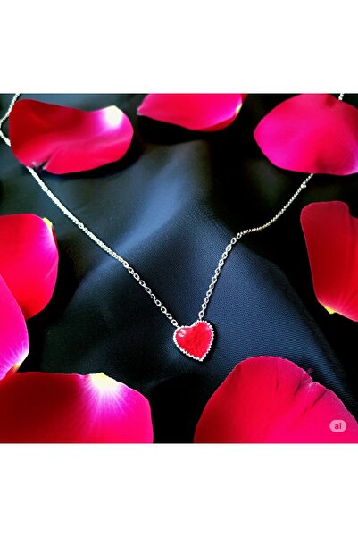 HARİNA قلادة القلب الأحمر، قلادة الصلب