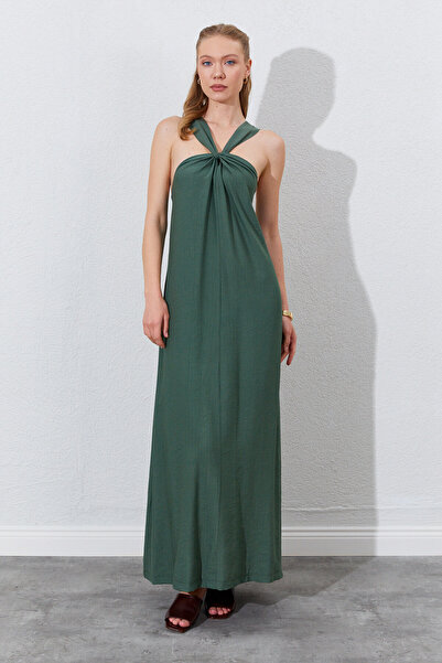 Manche Φόρεμα λεπτομέρεια με σούρες Halter Maxi Form - Χακί |   Mks284907-01