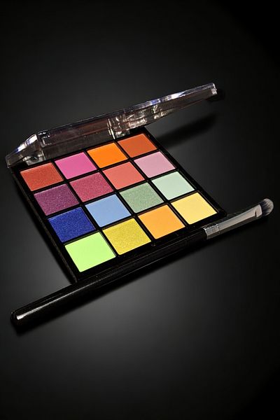 wonderway 16-Piece Eyeshadow Palette - Eye Pen and Eyeshadow Brush Gift