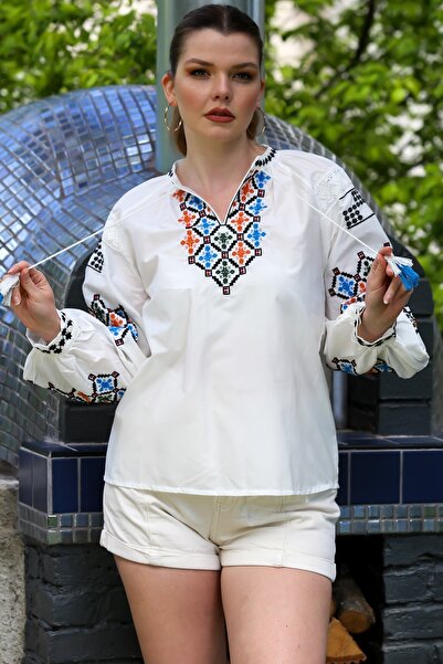 Chiccy Ecru Στρογγυλή λαιμόκοψη με μπαλόνι μανίκι δαντέλα Κεντημένη μπλούζα casual ύφανση 65 55