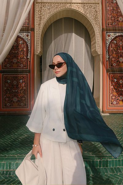 carell Feyza Hakyemez's Choice Glamour Emerald Green Monogram Flush Shawl