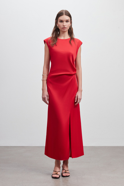 Shn AKSESUAR DETAY YIRTMAÇLI MİDİ ELBİSE