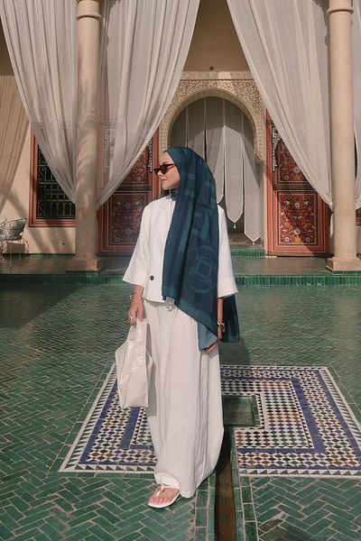 carell Feyza Hakyemez's Choice Glamour Emerald Green Monogram Flush Shawl