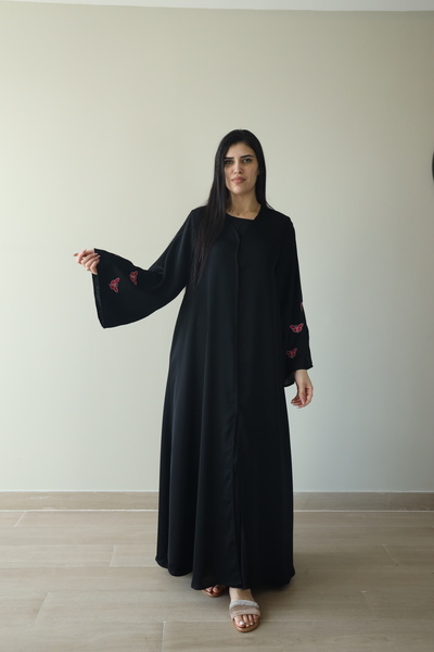 LINELLE عباية نسائية - تطريز فراشة وردية على الأكمام عباية سوداء