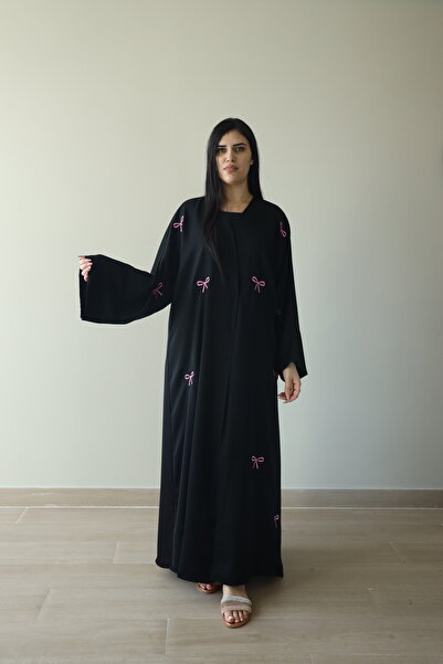 LINELLE عباية نسائية - تطريز فيونكة وردية على الجسم عباية سوداء