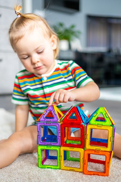 Pitikot Set de construit cu piese magnetice Pitikot®, Puzzle magnetic cu forme patrate si triunghiuri