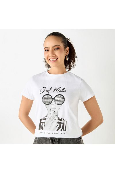 FAV Slogan Print Crew Neck T-shirt with Short Sleeves