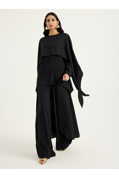 Store Wf Black 2-Piece Set with Cape Detail