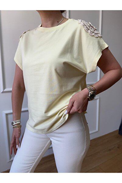 Size Özgü Sarı Omuz Örgü Detay Tshirt