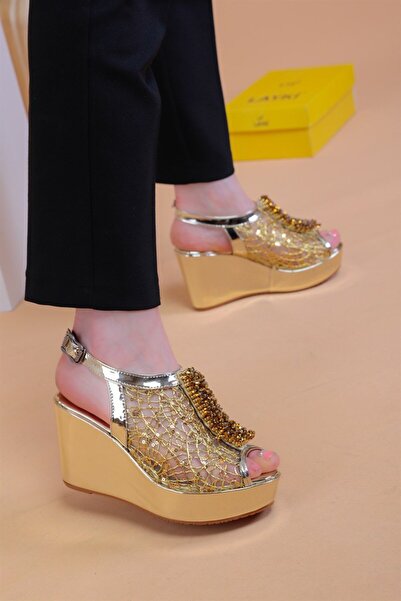 layki Bross Altın Renk Taşlı Sandalet