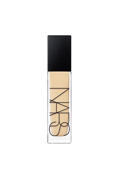 Nars كريم اساس نارس جوبي - فاتح 3 - فاتح مع درجات تحتية بلون أصفر