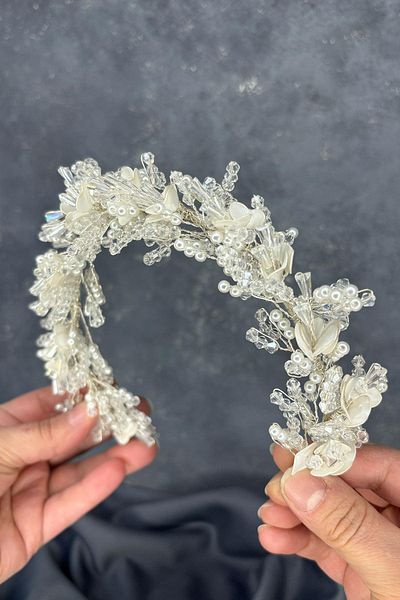 Hayalperest boncuk Detra Intensely Embroidered Pearlescent Crystal Bridal Crown Hair Accessory