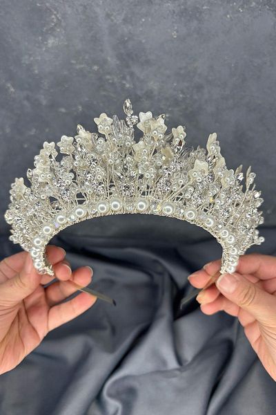 Hayalperest boncuk Livana Intensely Embroidered Enamel Bridal Crown Hair Accessory