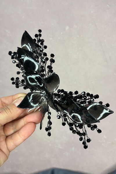 Hayalperest boncuk Black mother of pearl scalloped bridal hair accessory