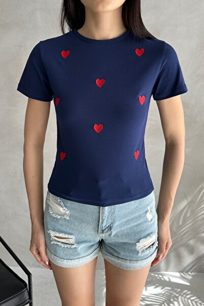 BAİA COLLECTION Жіноча футболка з синім серцем і велосипедним коміром