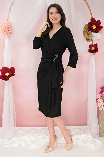 cupper Μαύρο φόρεμα για περίσταση με βολάν και στρας στη μέση