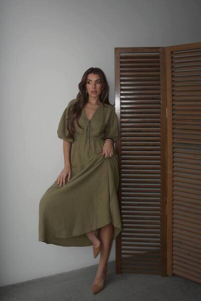 Butik Γυναικείο φόρεμα με κοντό μανίκι από ύφασμα μουσελίνας με λαιμόκοψη σε σχήμα V χακί