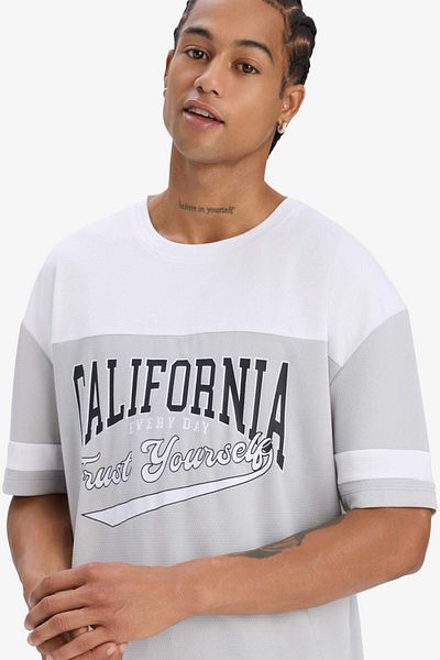 DeFacto Fit Quick Dry Oversize Φαρδύ μπλουζάκι με λαιμόκοψη με στάμπα αθλητικό κοντομάνικο μπλουζάκι E4122ax
