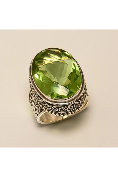 Choice 8 Z618 Vintage Peridot Green Zircon Rings for Women Carved Flower Pattern Ring Fashion Creative Desi