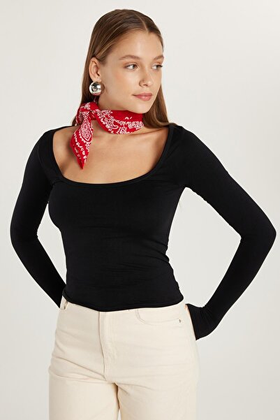 Tudors Kadın Slim Fit Dar Kesim Uzun Kollu Kare Yaka Siyah Bluz