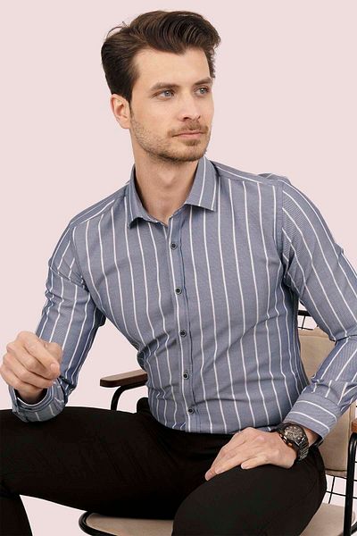 Etikmen Šedobílá pruhovaná košile slimfit s dárkovou krabičkou