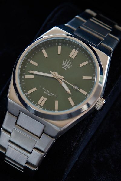 WATCHOFROYAL Blaze Bold Silver Green Steel Wrist Watch