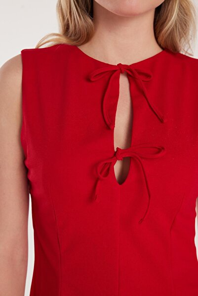 Tudors Kadın Regular Fit Klasik Kesim Boyun Bağlama Detaylı Mini Kırmızı Elbise