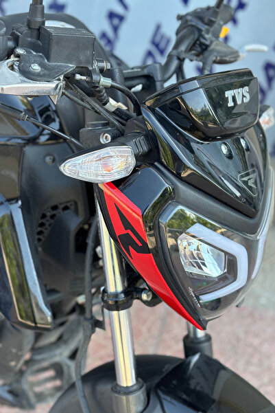 Banxtre ملصق ملصق للحاجب الأمامي بشعار R باللون الأحمر لـ TVS Raider (2 قطعة)