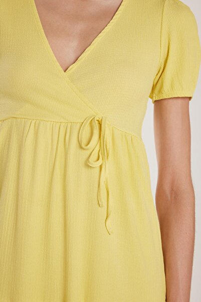 Tudors Жіноче стандартне облягання, прямий крій, V-подібний виріз, гофрована міді-сукня жовтого кольору