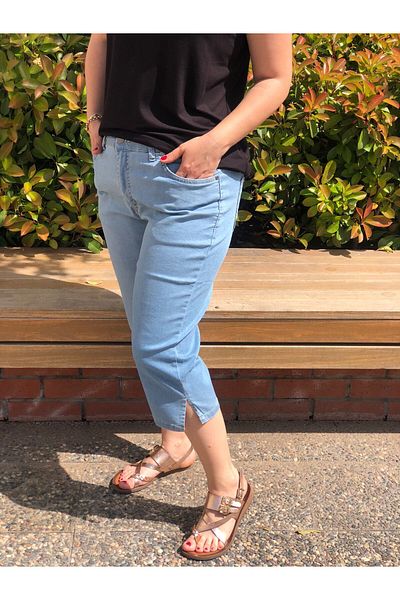 BAKTAGÖR Ice Blue Denim Capri with Castle (Thin Summer Fabric)