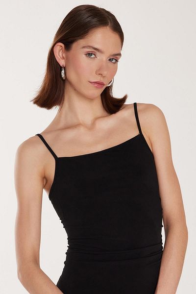 Tudors Rochie neagră midi, slim fit, elastică, cu decolteu în U