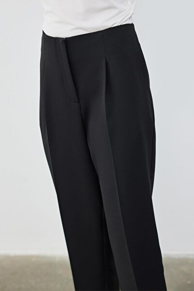 KADRİYE BAŞTÜRK High Waist Clamp Detailed Trousers Black