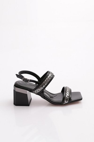 DGN 400 Women's Heeled Shoes with Metal Accessories