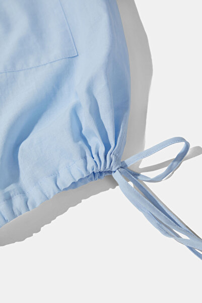 W Collection AÇIK MAVİ BELİ BÜZGÜ DETAYLI GÖMLEK