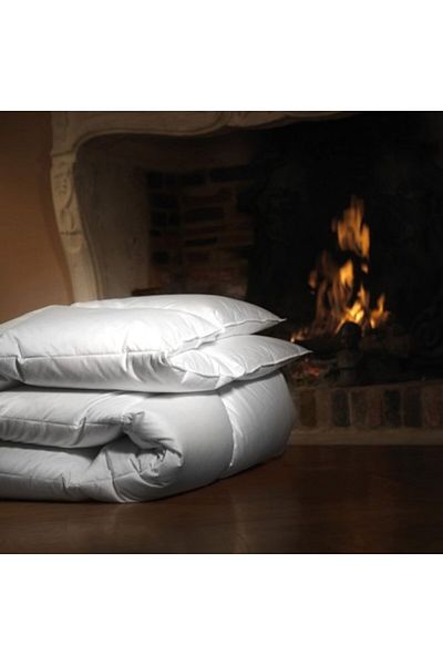 Pucioasa Pilota casetata din puf gasca 200x230 cm, alba cu imprimeu