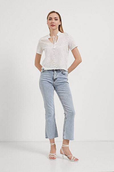 Arma Life Жіноча коротка блуза з коміром на шнурівці та вишивкою