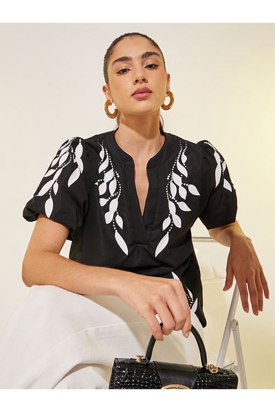 Styli Graphic Print Puff Sleeves Blouse