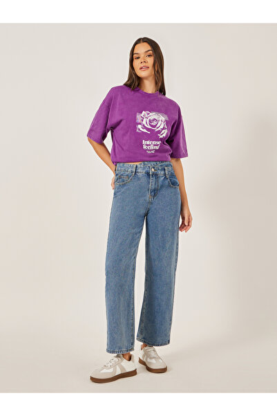 Styli بنطال جينز باهت واسع الساق مع حزام خصر غير متماثل