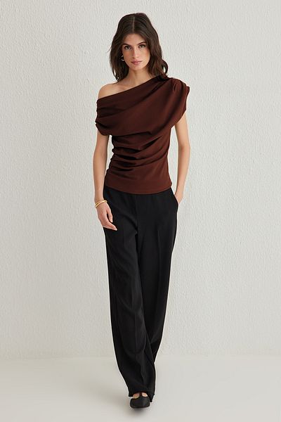 Trendyol Collection Braune drapierte asymmetrische Bluse SAMPLE TWOSS25BZ00024