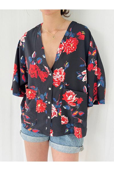 Retrobird Cămașă kimono cu decolteu în V de design pentru femei, neagră, florală