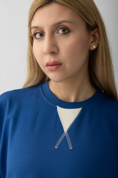 Suede Style 5612 - 2 Жіноче плаття з коміром з двома нитками